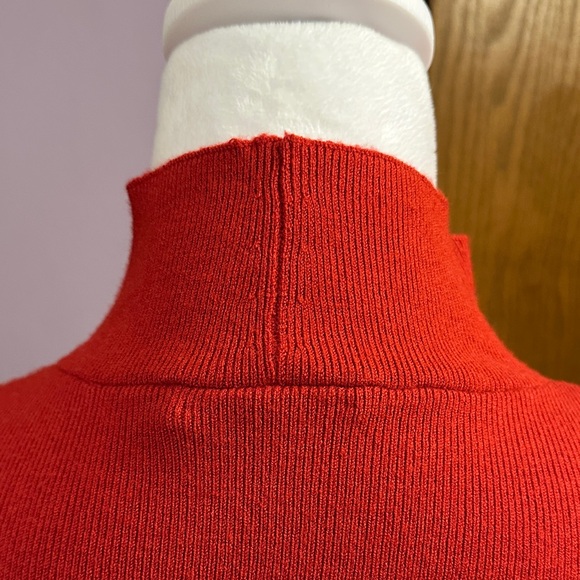 Alice + Olivia Ciara Mock Neck Cropped sweater size medium. - Picture 7 of 11